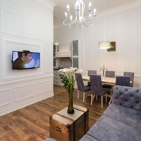 Old Tbilisi Trio Apartments ภายนอก รูปภาพ