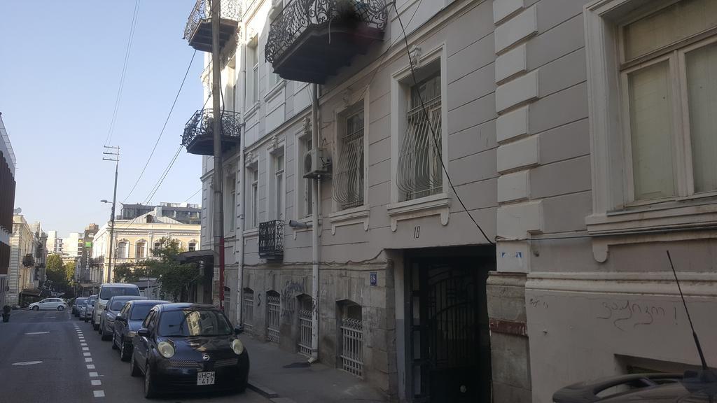 Old Tbilisi Trio Apartments ภายนอก รูปภาพ