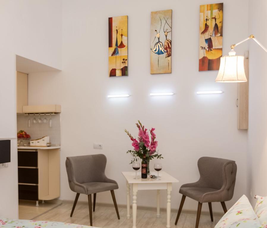 Old Tbilisi Trio Apartments ภายนอก รูปภาพ
