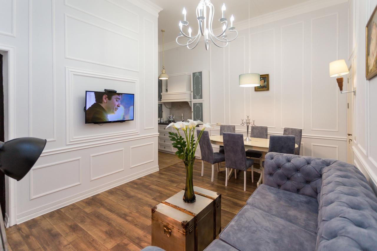 Old Tbilisi Trio Apartments ภายนอก รูปภาพ