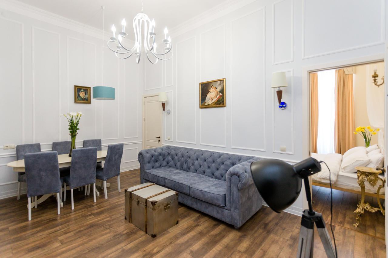 Old Tbilisi Trio Apartments ภายนอก รูปภาพ