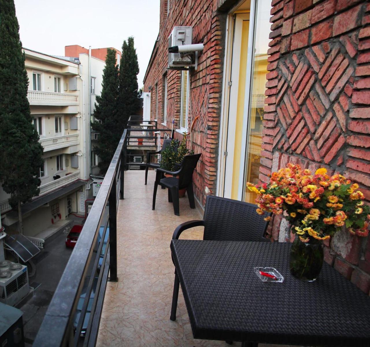 Old Tbilisi Trio Apartments ภายนอก รูปภาพ