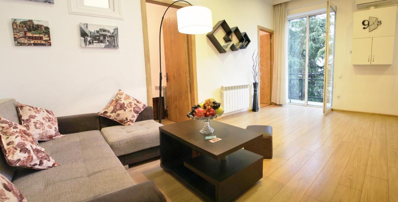 Old Tbilisi Trio Apartments ภายนอก รูปภาพ