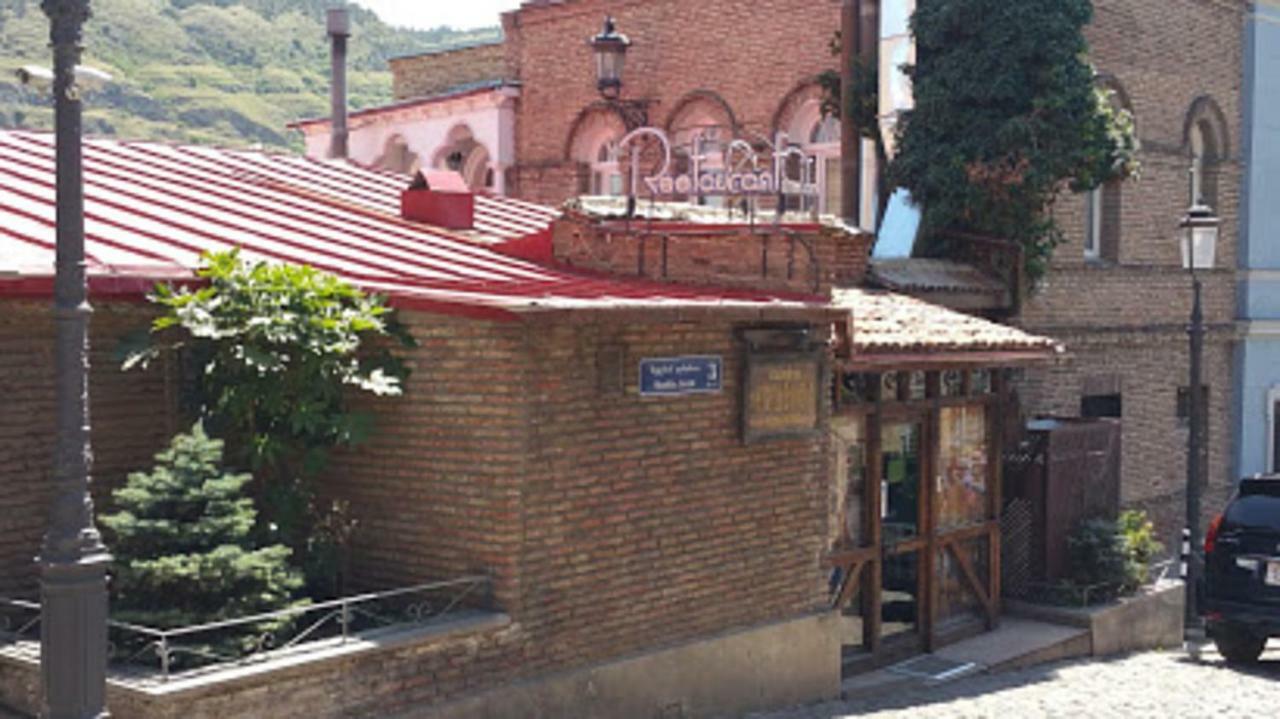 Old Tbilisi Trio Apartments ภายนอก รูปภาพ